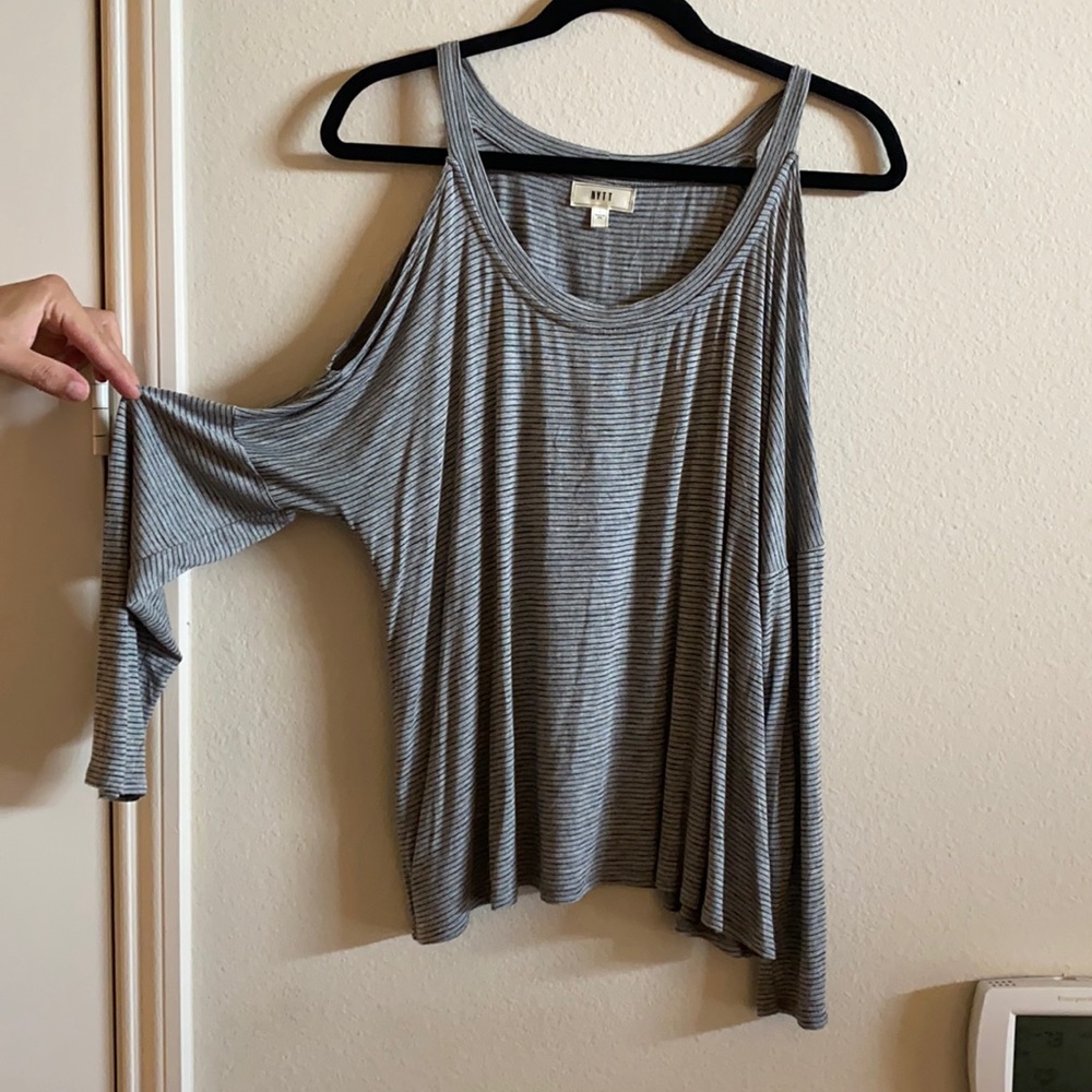 NYTT - Size M - Cold Shoulder long sleeve top